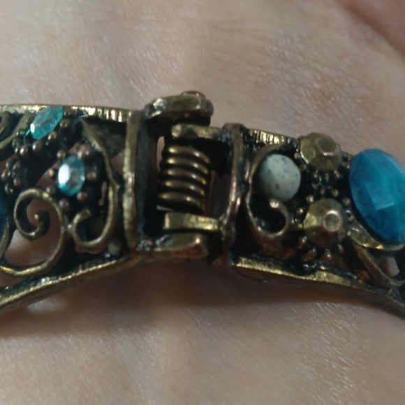 Vintage Hinged Bracelet Fish Blue Stones Brass Beautiful Statement Piece - Picture 7 of 12